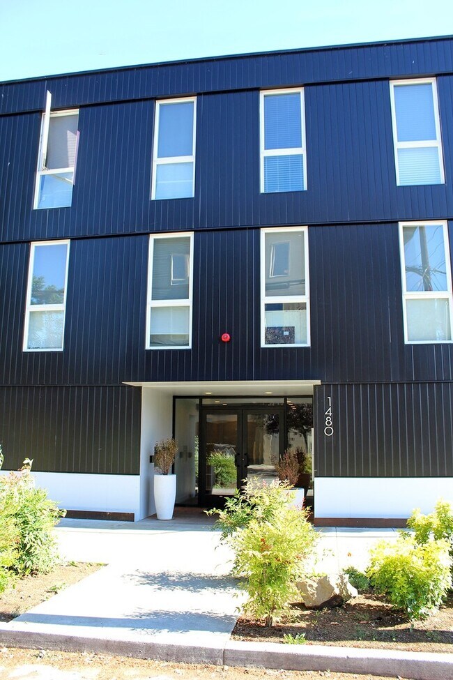 Building Photo - 1480 N Jarrett St