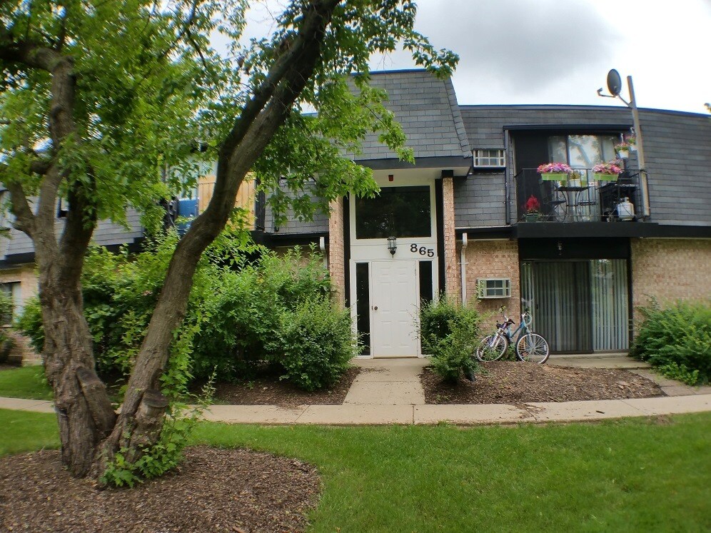 865 Westmoreland Dr Unit 17, Vernon Hills, IL 60061 Condo for Rent in Vernon Hills, IL