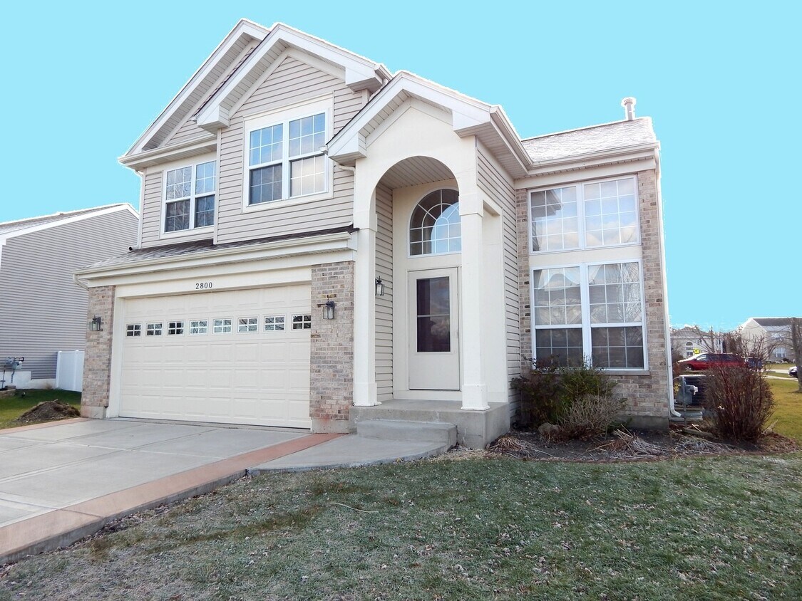 2800 E Bridleway Ct, Carpentersville, IL 60110 House Rental in