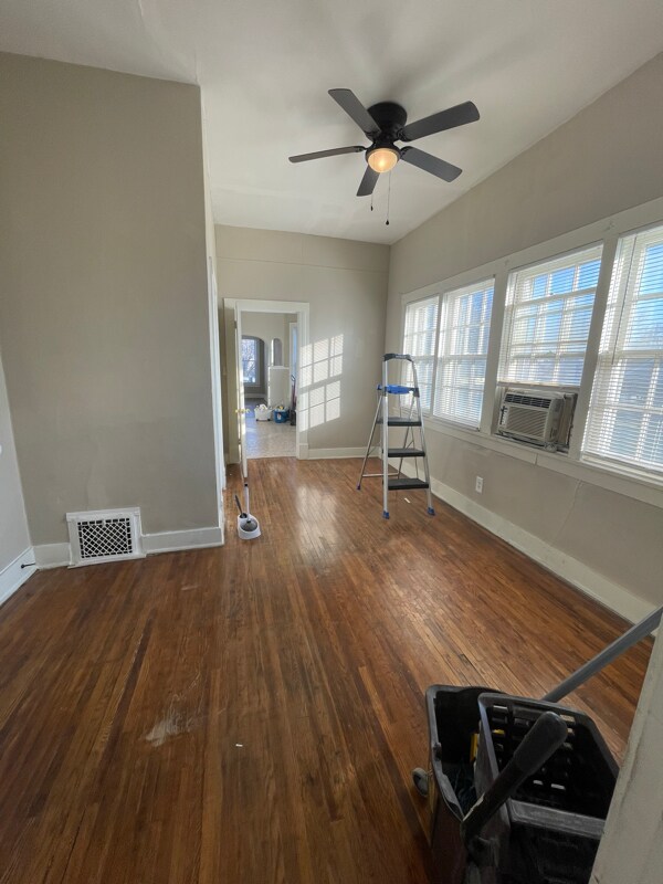 Foto del edificio - 124 N Pearl Ave