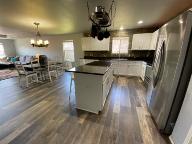 Building Photo - 396 Meadow Ridge Dr