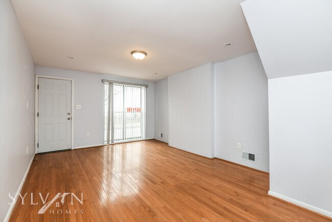 Foto del edificio - Prepare to fall in love with this 3 bedroo...