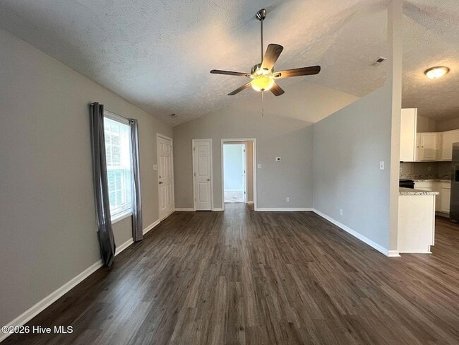 Building Photo - 477 Northwoods Dr