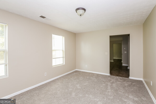 Building Photo - 851 Sinclair Way