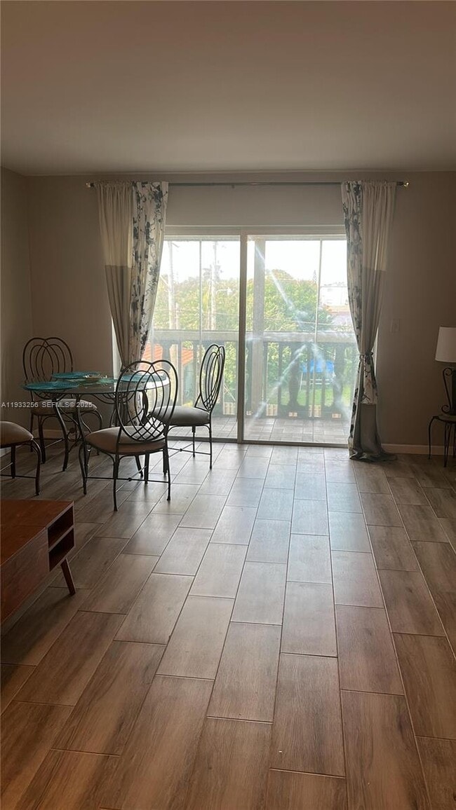 Foto del edificio - 215 SE 3rd Ave