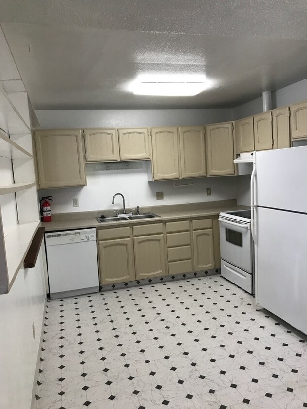 Primary Photo - 8500 Golden St