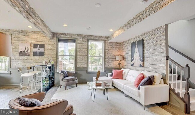 Building Photo - 7 Enclave Ct