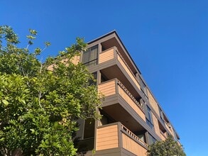 Building Photo - 2944 Lawrence St