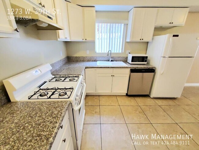 Building Photo - 1273 W 39th St