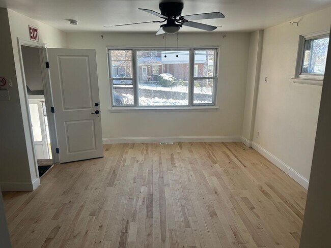 Foto del edificio - 4407 Rosemont Ave