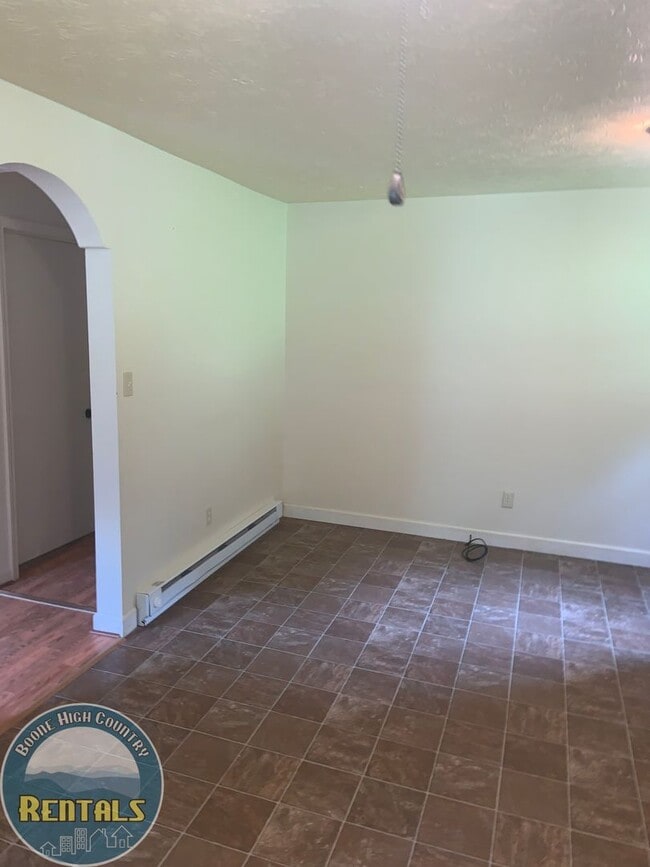 Foto del edificio - 2/1 in Sugar Grove; Quiet Area! Just Minutes to Boone! Available Now!