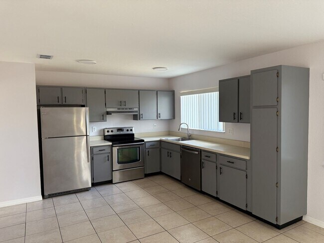 Building Photo - Annual Single Family Home in The Jockey Club Community!