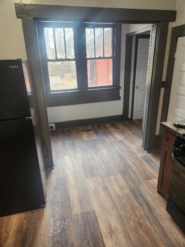 Building Photo - 2117 S Maple St