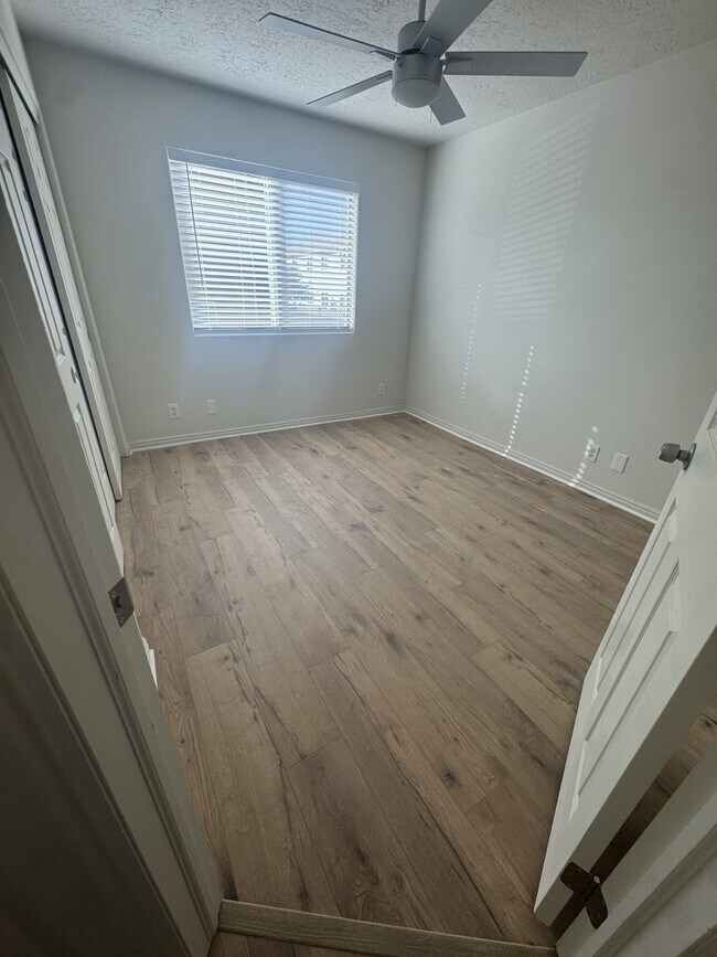 Foto del edificio - 1122 E 300 S