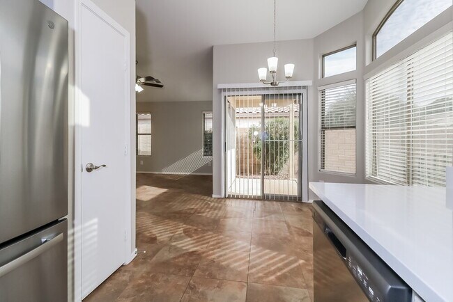 Foto del edificio - 12913 W Sheridan St