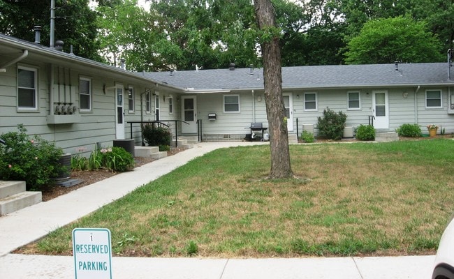 Building Photo - 408 S Willow St