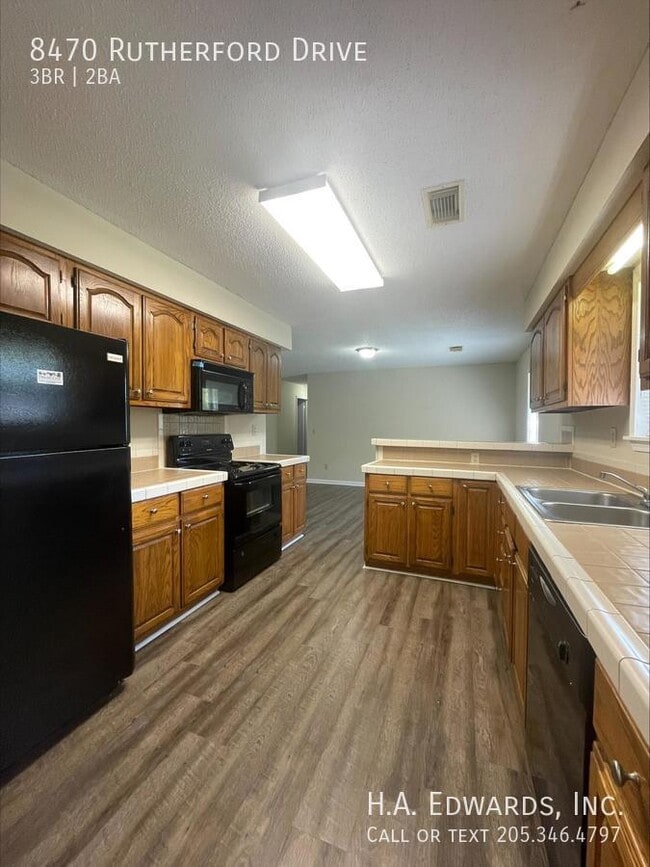 Foto del edificio - 8470 Rutherford Dr