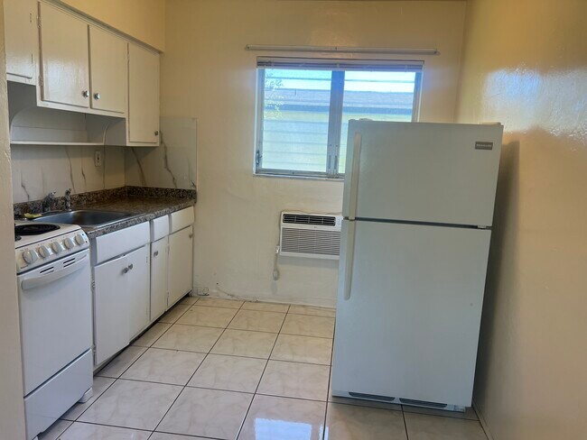 Foto del edificio - 525 NE 150th St