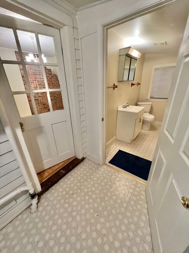 Building Photo - **2 Bed 2 FULL bath RANCH w/ Front porch &...