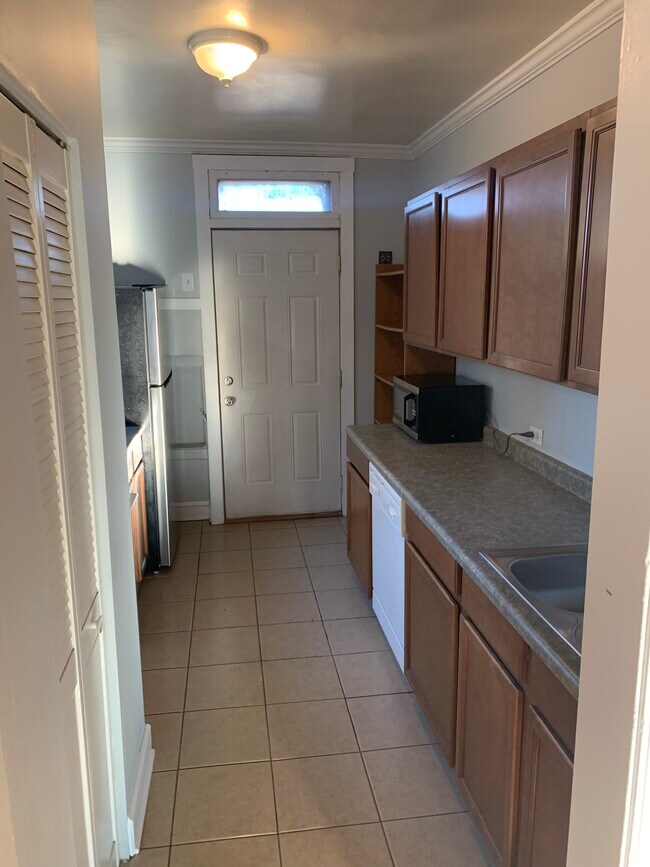 Kitchen - 3239 N Damen Ave