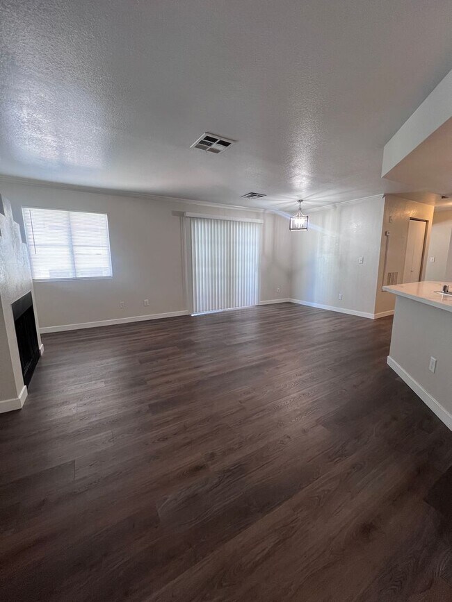 Foto del edificio - Newly Remodeled 2 bed 2 bath at Park One