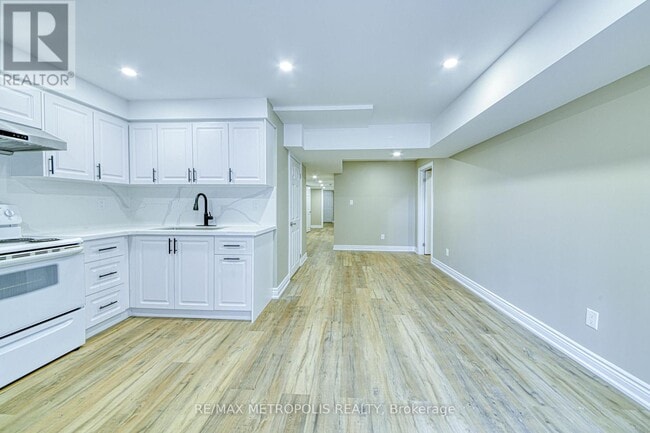Building Photo - 1201 Chateau Ct