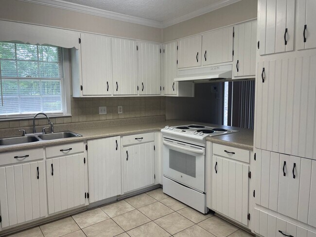 Foto del edificio - 3 Bedroom/2Bathroom in Foxborough Subdivision