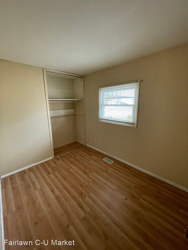 Building Photo - 3 br, 1 bath House - 2425 E. Elm St.