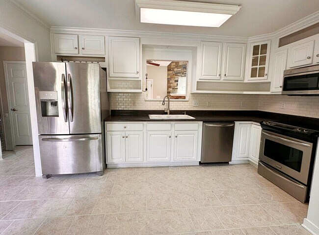 Foto del edificio - Updated Home in the Heart Of Chesterfield
