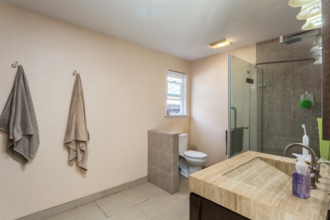 Building Photo - 132 Brookside Dr