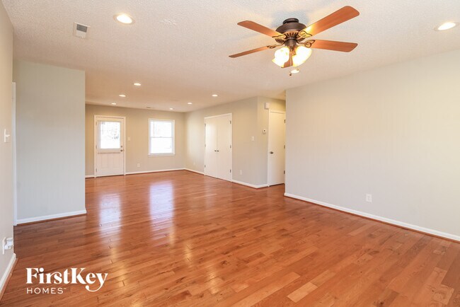Building Photo - 1805 Covenant Ln