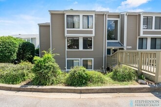 Building Photo - 246 Shoreline Dr