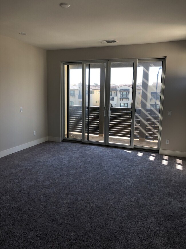 Foto del edificio - Beautiful  Home in Casavia @ Pacific Highl...