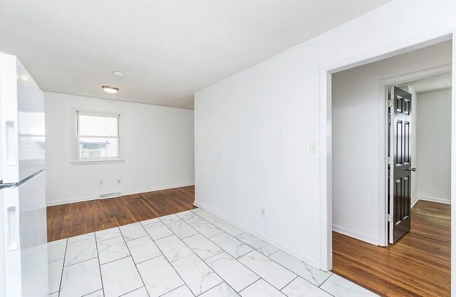 Building Photo - 1208 Louis Ln