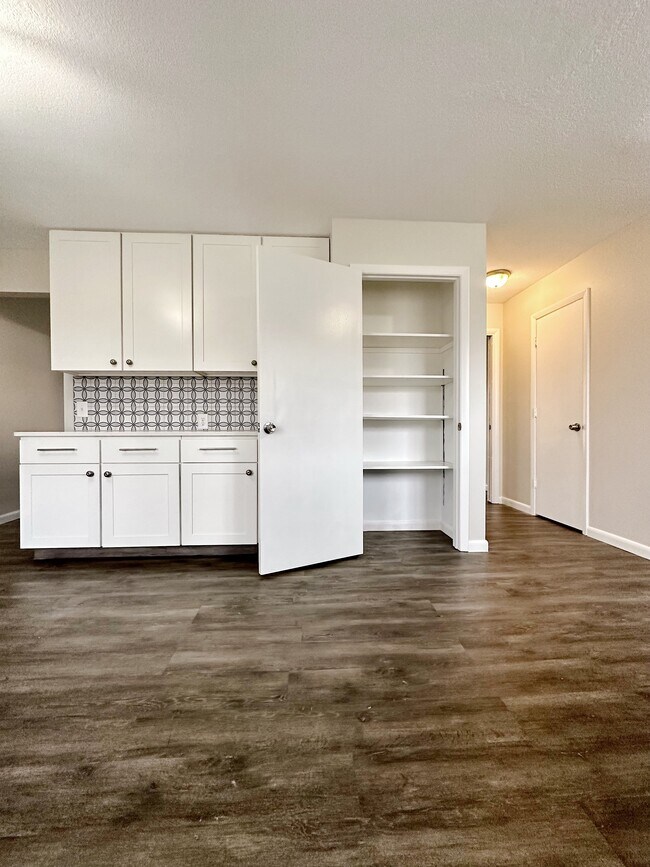 Foto del edificio - 5729 Cresthaven Ln