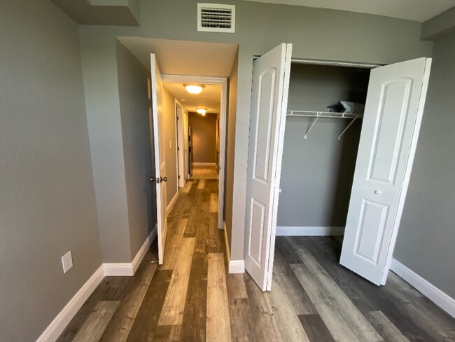 Foto del edificio - 2831 N Oakland Forest Dr