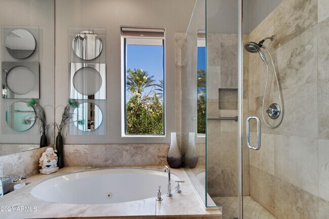 Building Photo - 7400 GAINEY CLUB Dr