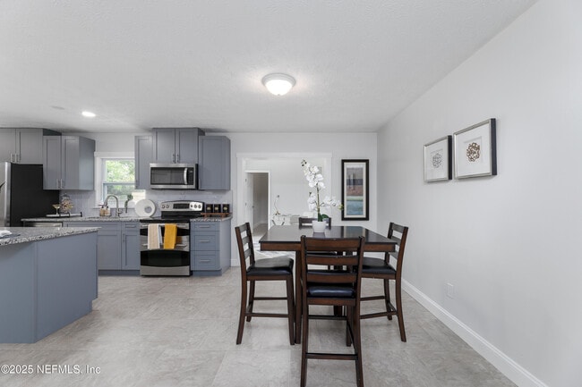 Building Photo - 7869 Jolliet Dr