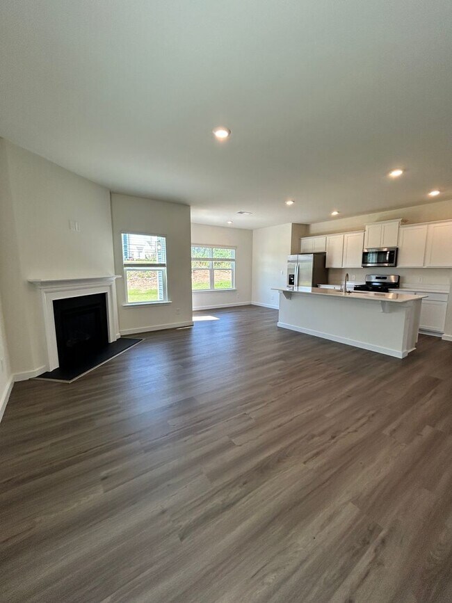 Building Photo - New Construction! 5 bedrooms, 3.5 baths, bonus room, plenty of storage, 2 car garage!