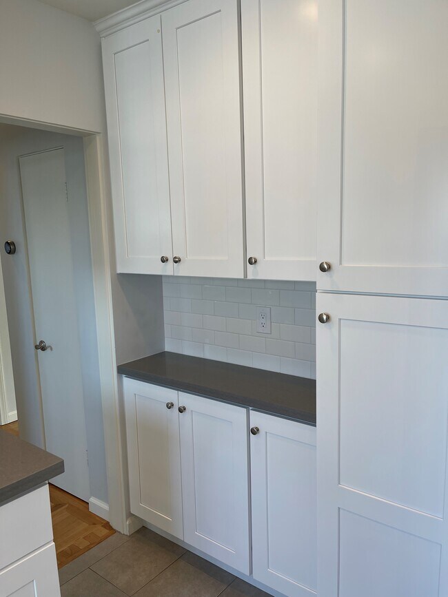 Cabinets - 8574 Rugby Dr