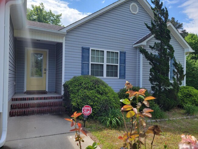 Foto del edificio - 115 Blue Bird Ln