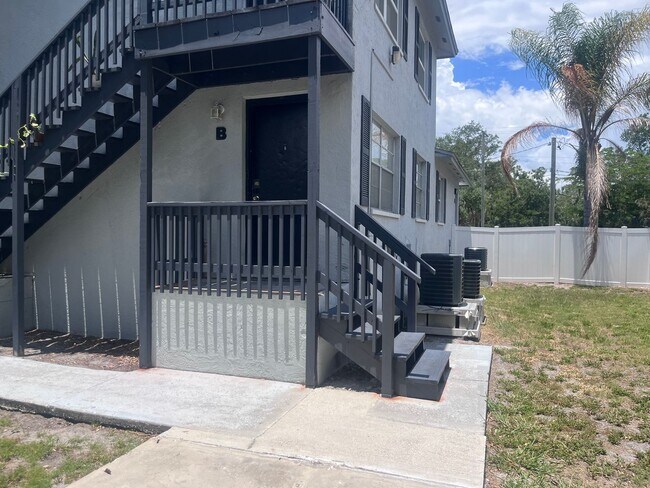 Building Photo - 7108-7108 S Kissimmee St