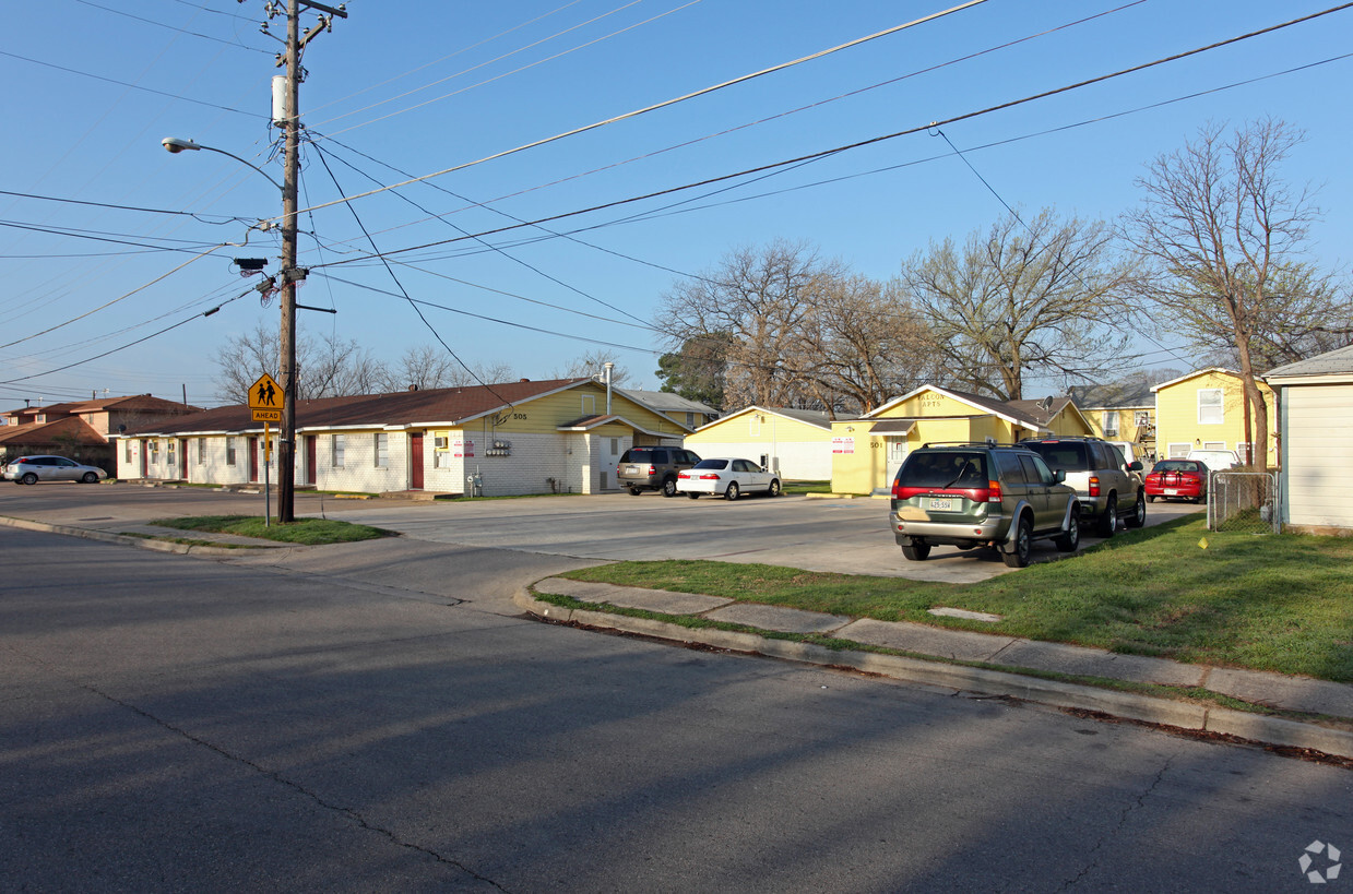 Primary Photo - Falcon Apartments