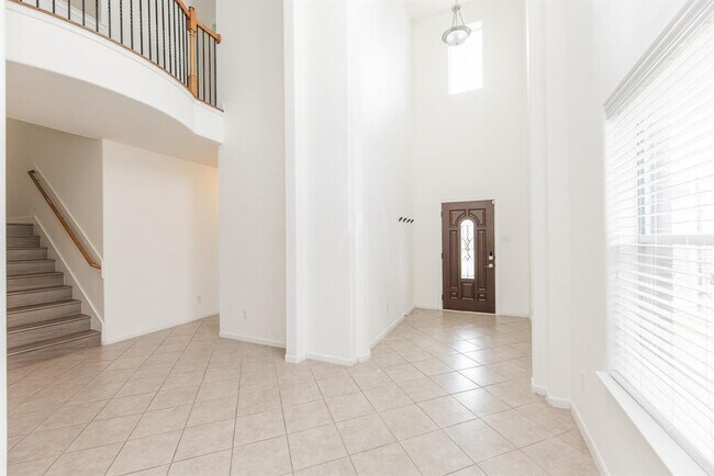 Building Photo - 25951 Ravenside Dr