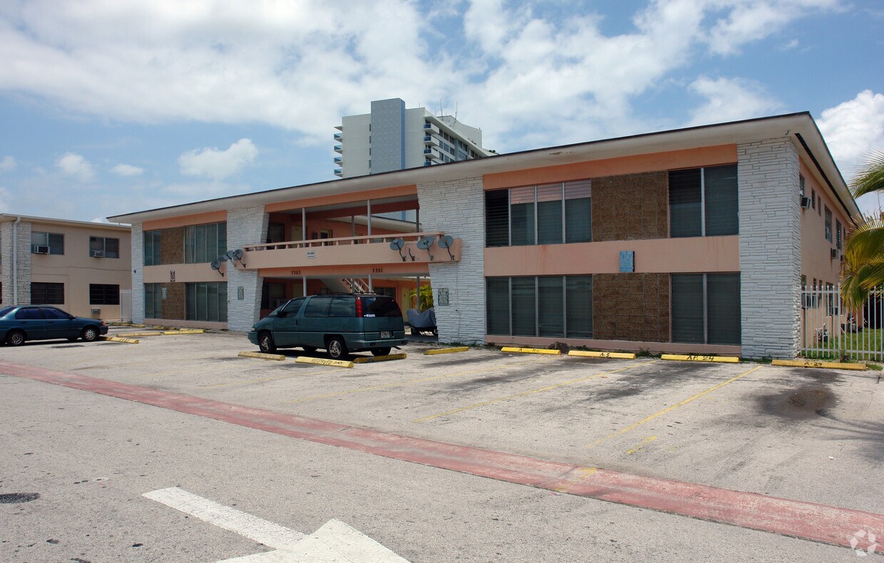 Foto principal - 7351-7353 Gary Ave