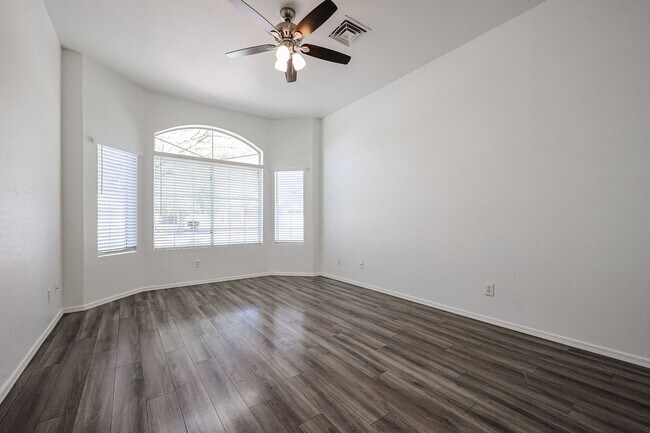 Building Photo - Beautiful 4Bed/2Bath single-level home in ...