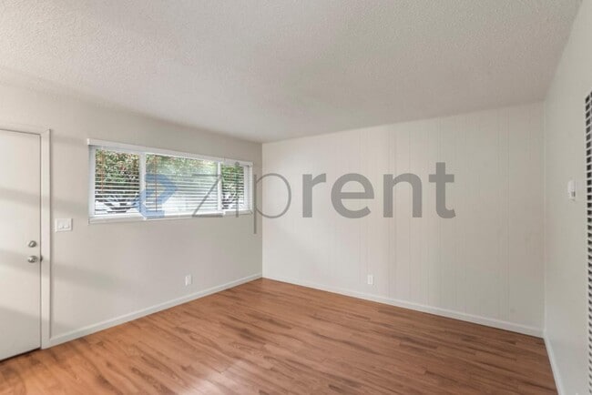 Building Photo - 1391 Vía Dondera