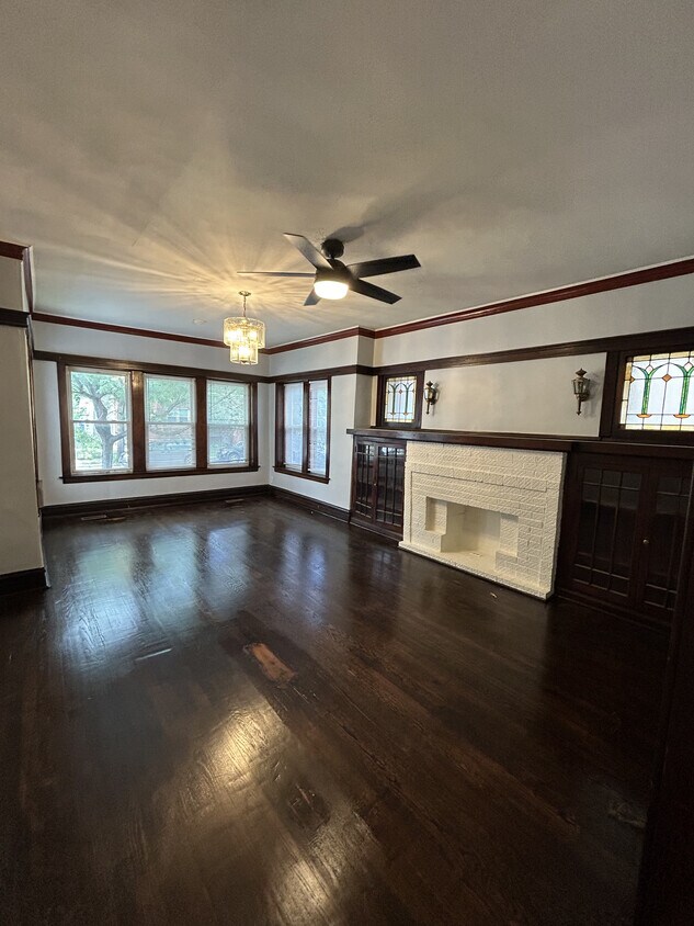 Primary Photo - 5339 W Montrose Ave