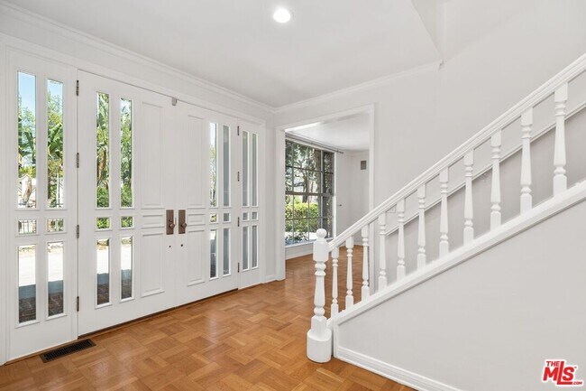 Foto del edificio - 517 Elm Dr