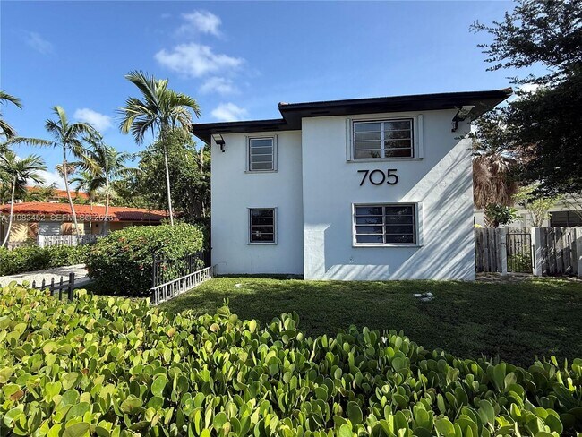 Foto del edificio - 705 NE 92nd St